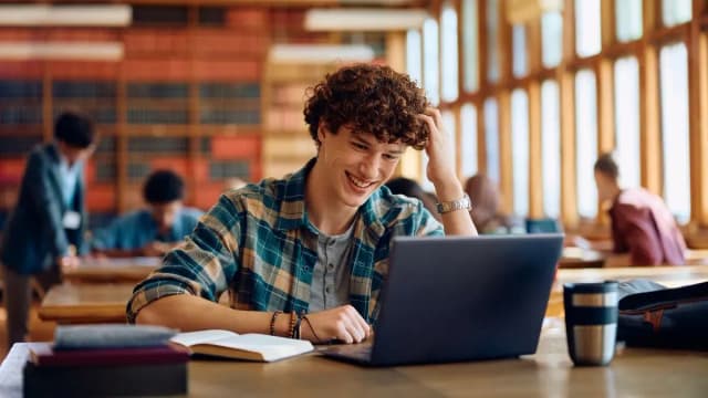 Czy uczniowie dostaną laptopy? Sprawdź ważne szczegóły i terminy
