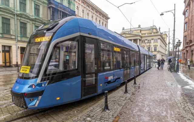Czy we Wrocławiu uczniowie jeżdżą za darmo? Sprawdź, kto może skorzystać