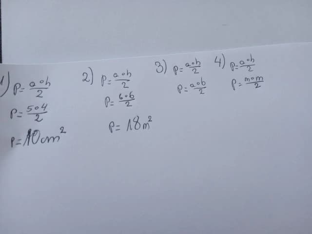 Zapisz jakie pola mają poniższe trójkąty prostokątne i porównaj je