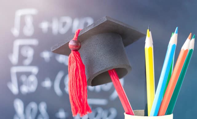 Czy uczeń nieklasyfikowany otrzymuje świadectwo? Sprawdź zasady!