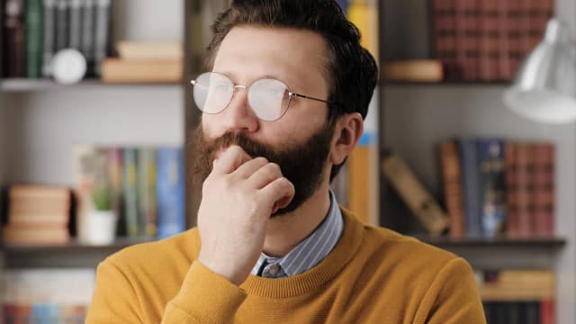 Czy nauczyciel historii może uczyć WOS? Sprawdź wymagania i kwalifikacje